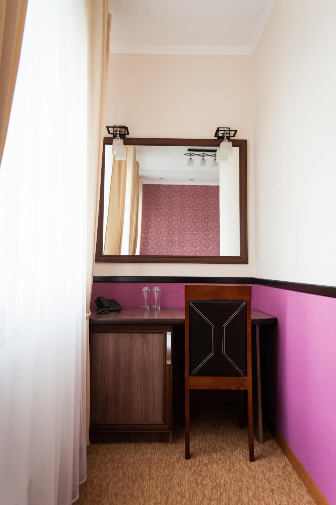 Hotel Harvest Vinnycja Esterno foto