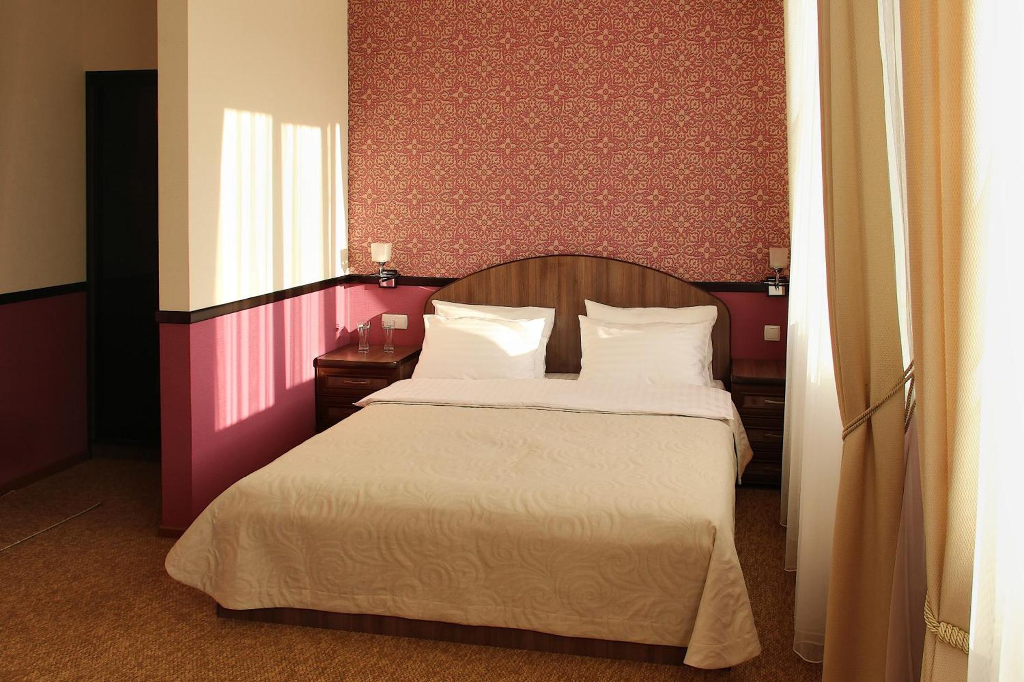 Hotel Harvest Vinnycja Esterno foto
