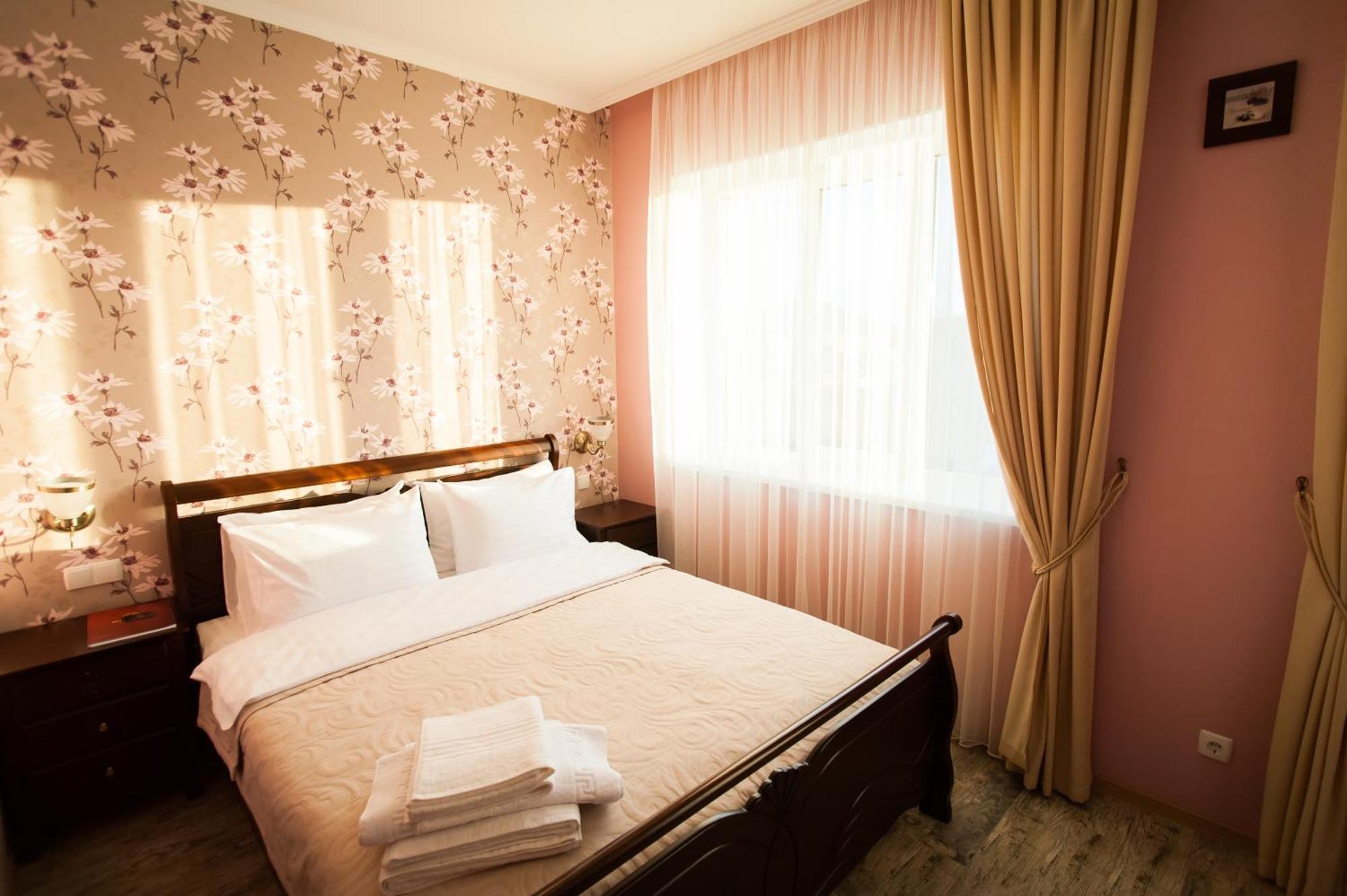 Hotel Harvest Vinnycja Esterno foto