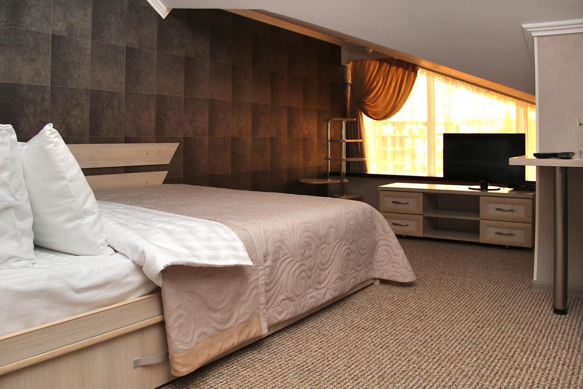 Hotel Harvest Vinnycja Esterno foto