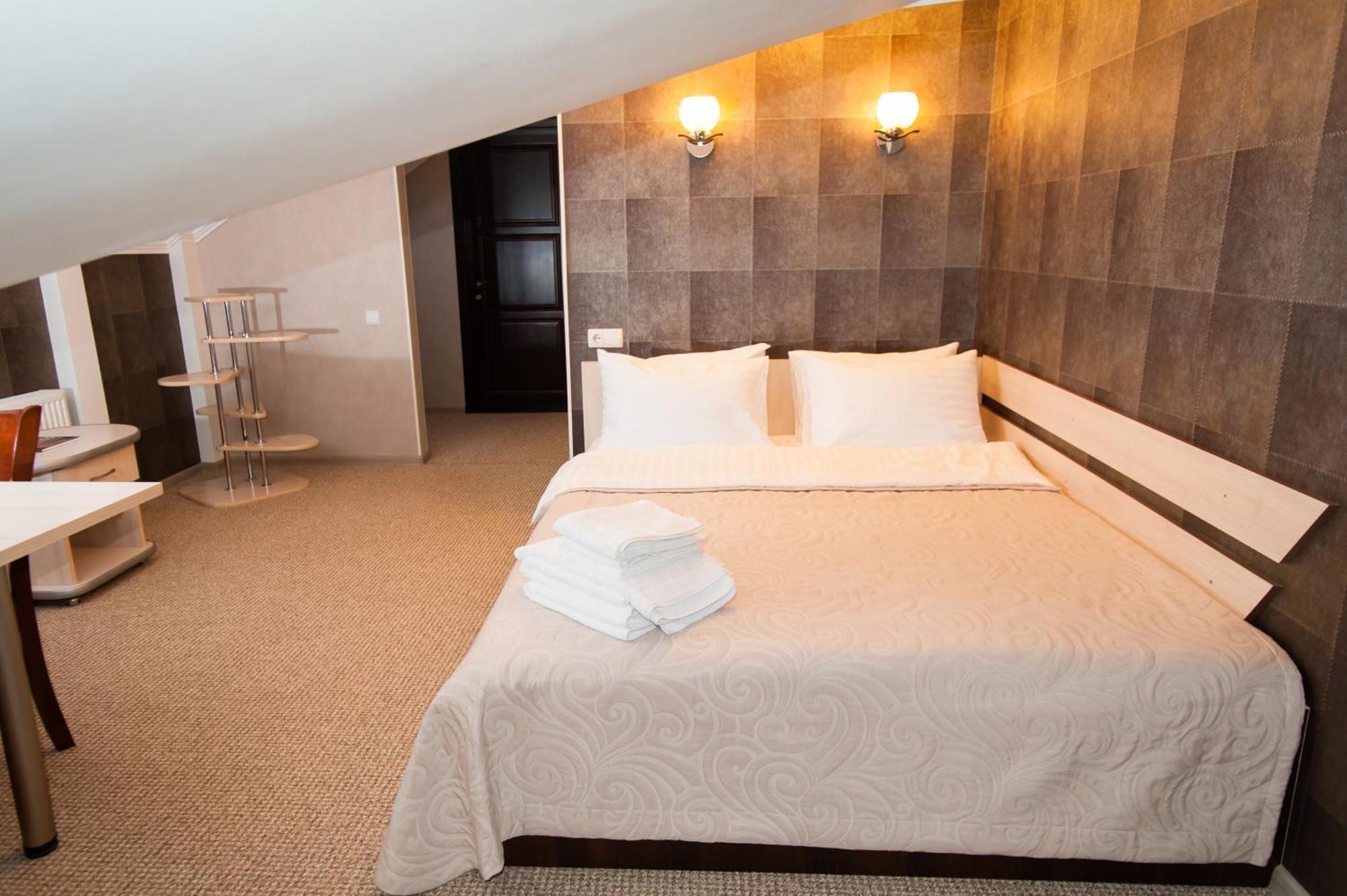 Hotel Harvest Vinnycja Esterno foto
