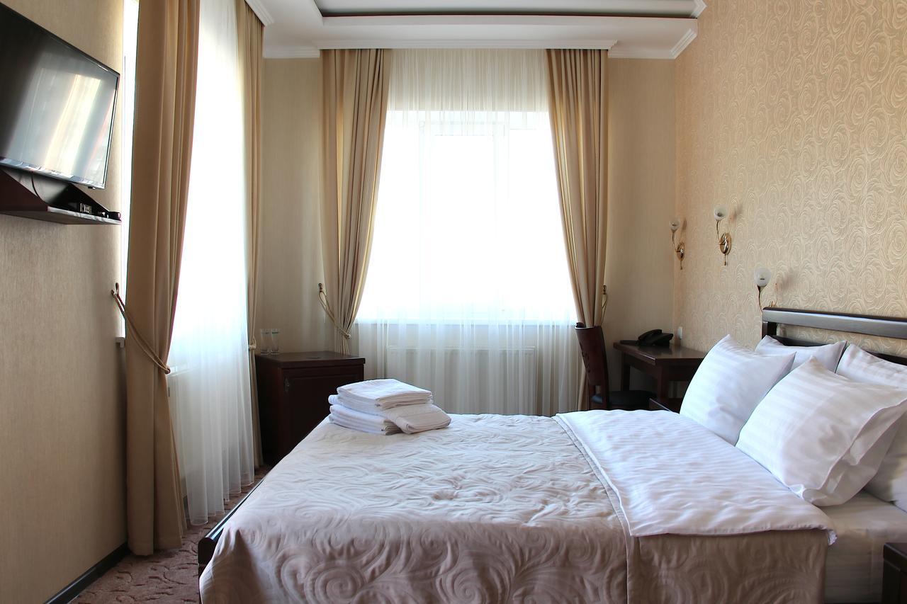 Hotel Harvest Vinnycja Esterno foto